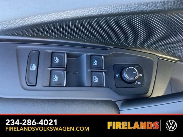 New 2025 Volkswagen Tiguan SE image 24