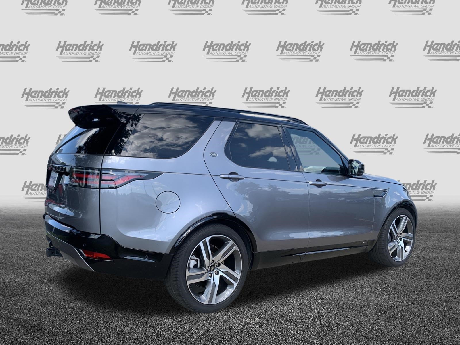 Used 2022 Land Rover Discovery HSE R-Dynamic AWD/4WD image 10
