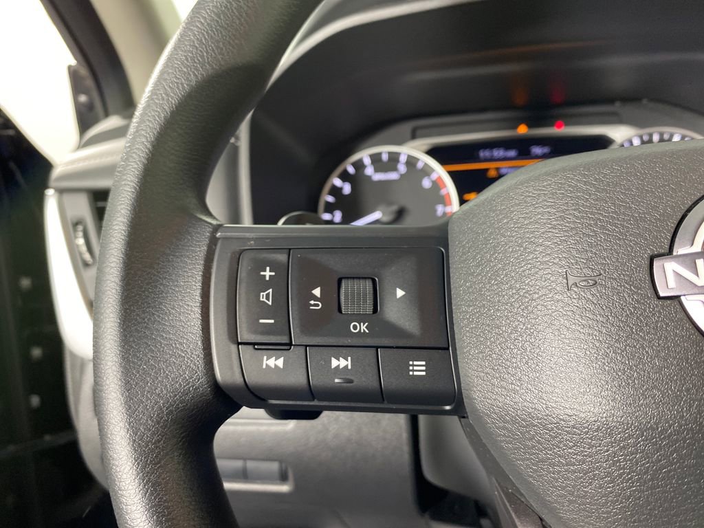 Used 2025 Nissan Rogue S image 12