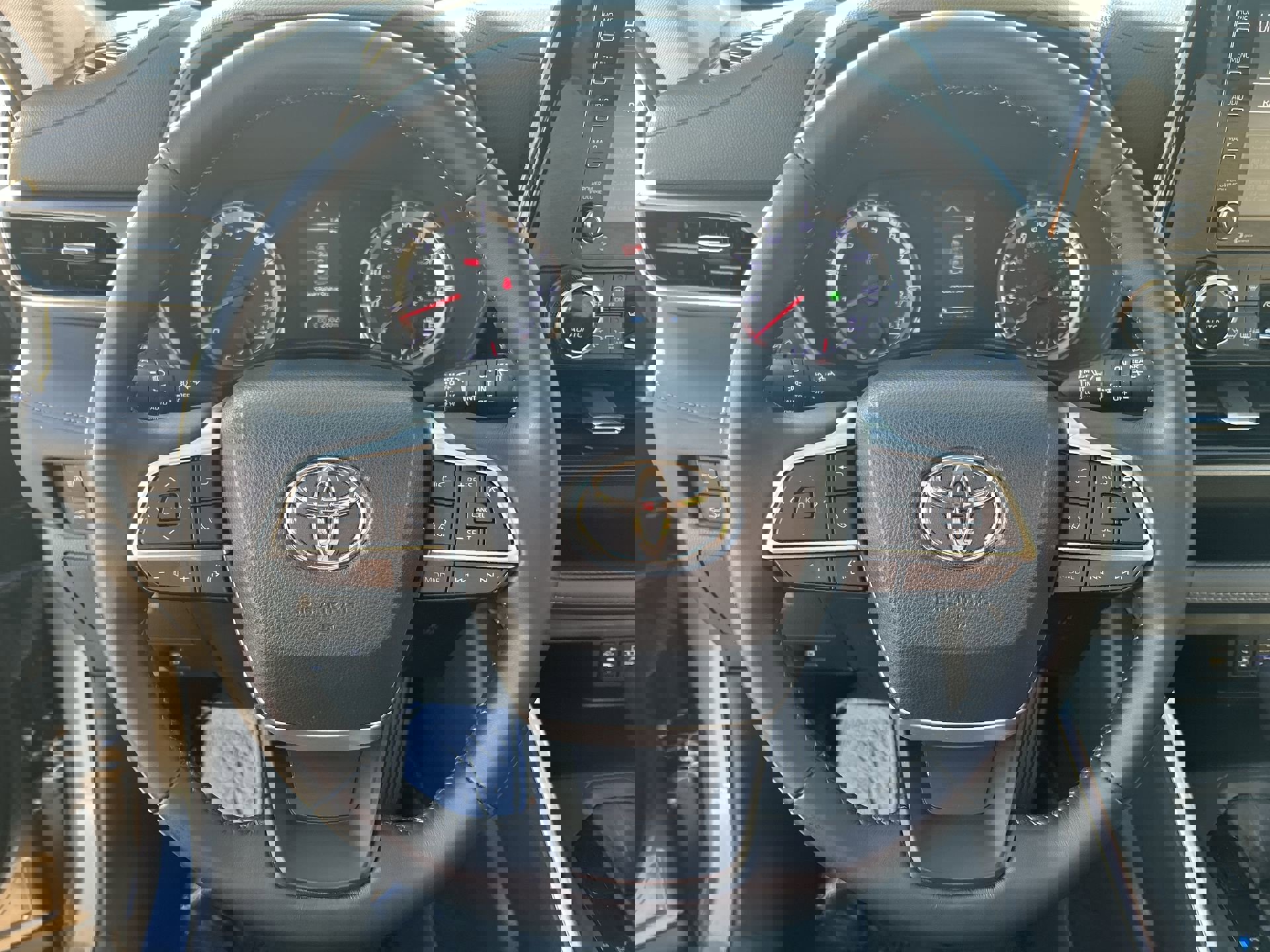 Used 2022 Toyota Highlander LE image 11