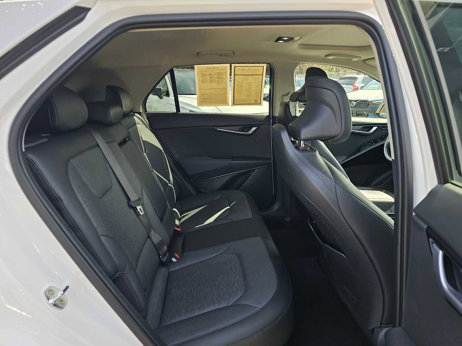 Used 2023 Kia Niro SX image 12