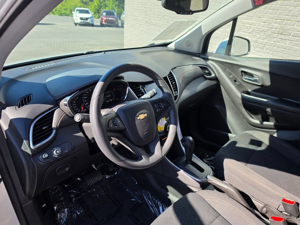 Used 2022 Chevrolet Trax LS w/ Tint and Cruise Package FWD image 18