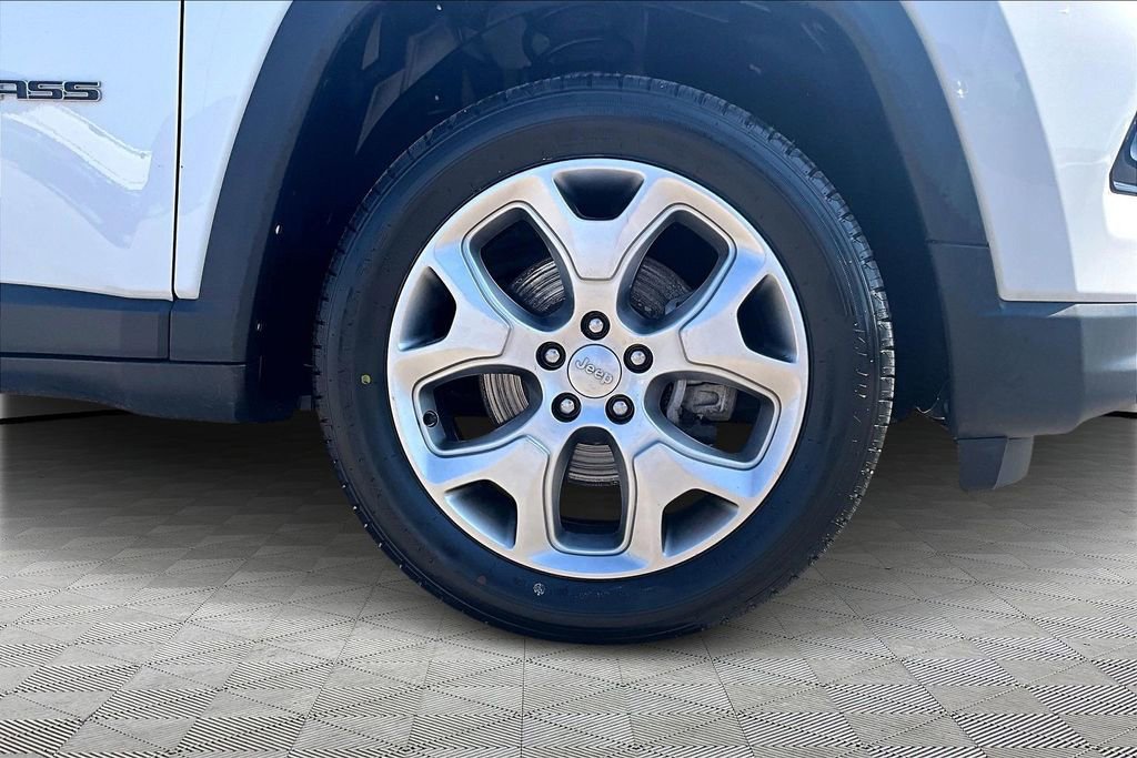 Used 2022 Jeep Compass Limited image 9