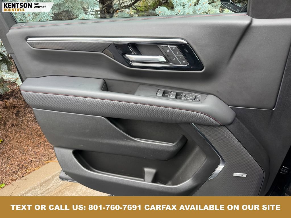 Used 2025 Chevrolet Suburban RST image 21