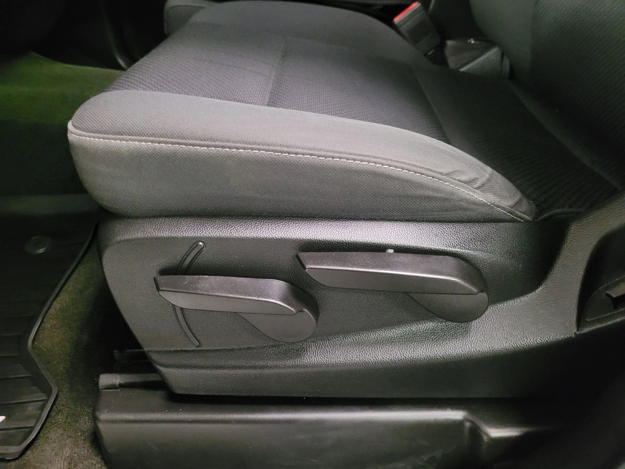 Used 2018 Chevrolet Silverado 1500 LT image 15