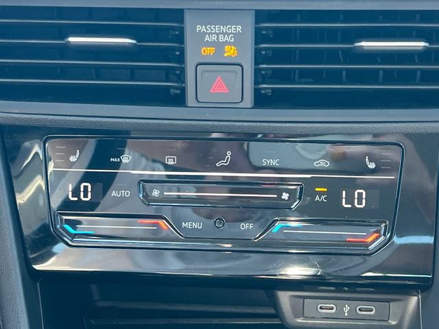 Used 2025 Volkswagen Jetta SE FWD image 29