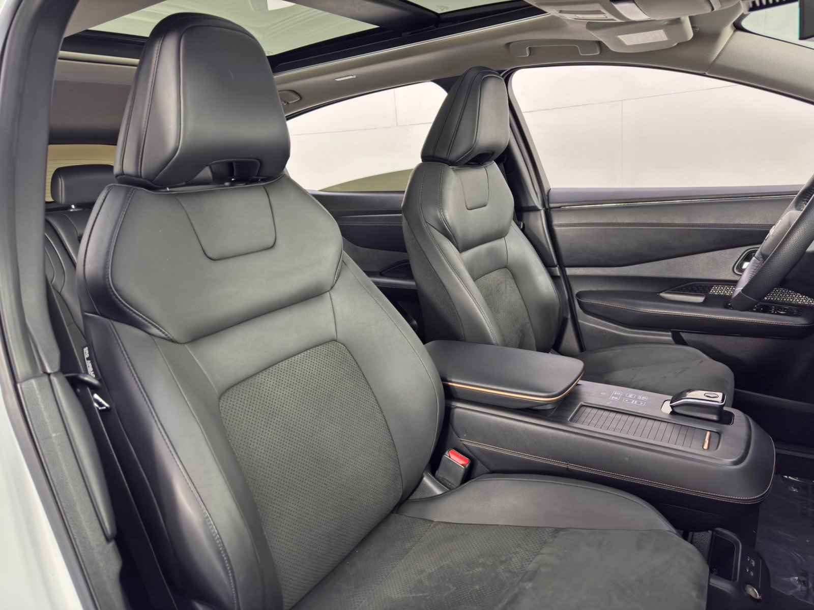 Used 2023 Nissan Ariya Premiere image 38