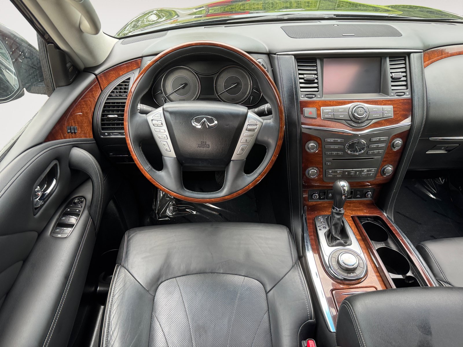 Used 2016 INFINITI QX80 4WD w/ Deluxe Technology Package image 10