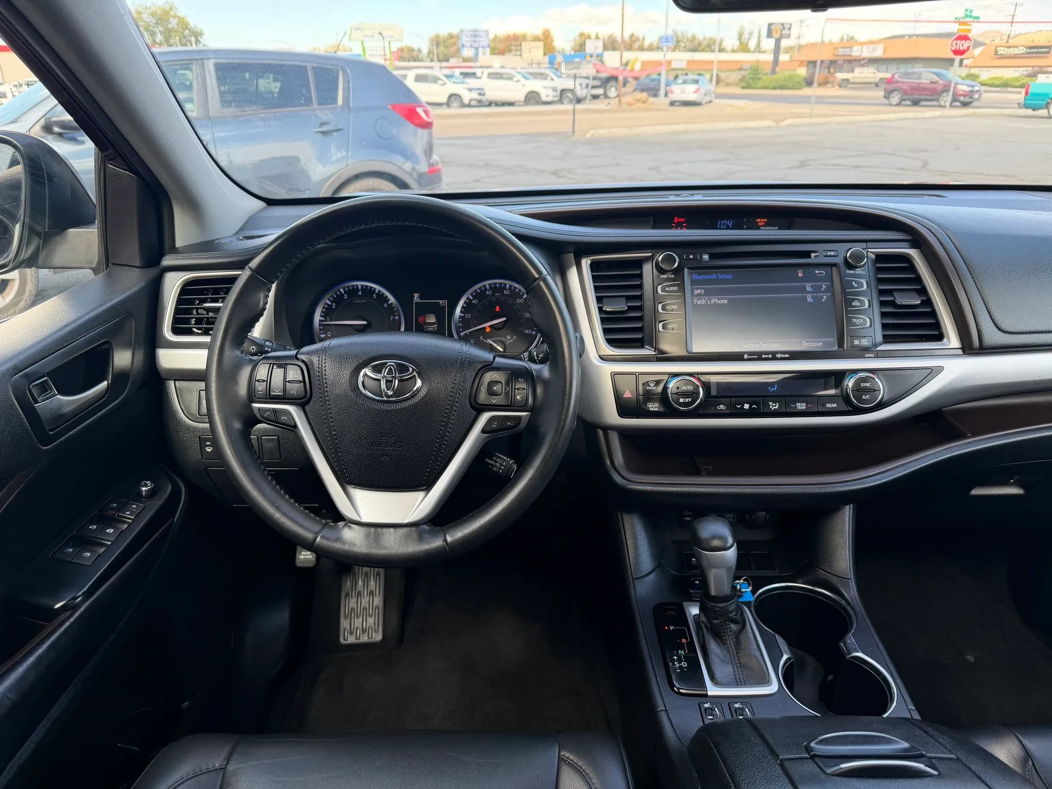 Used 2019 Toyota Highlander XLE FWD image 24