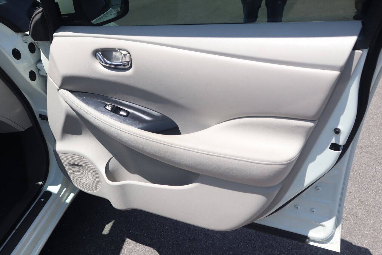 Used 2012 Nissan Leaf SL FWD image 36