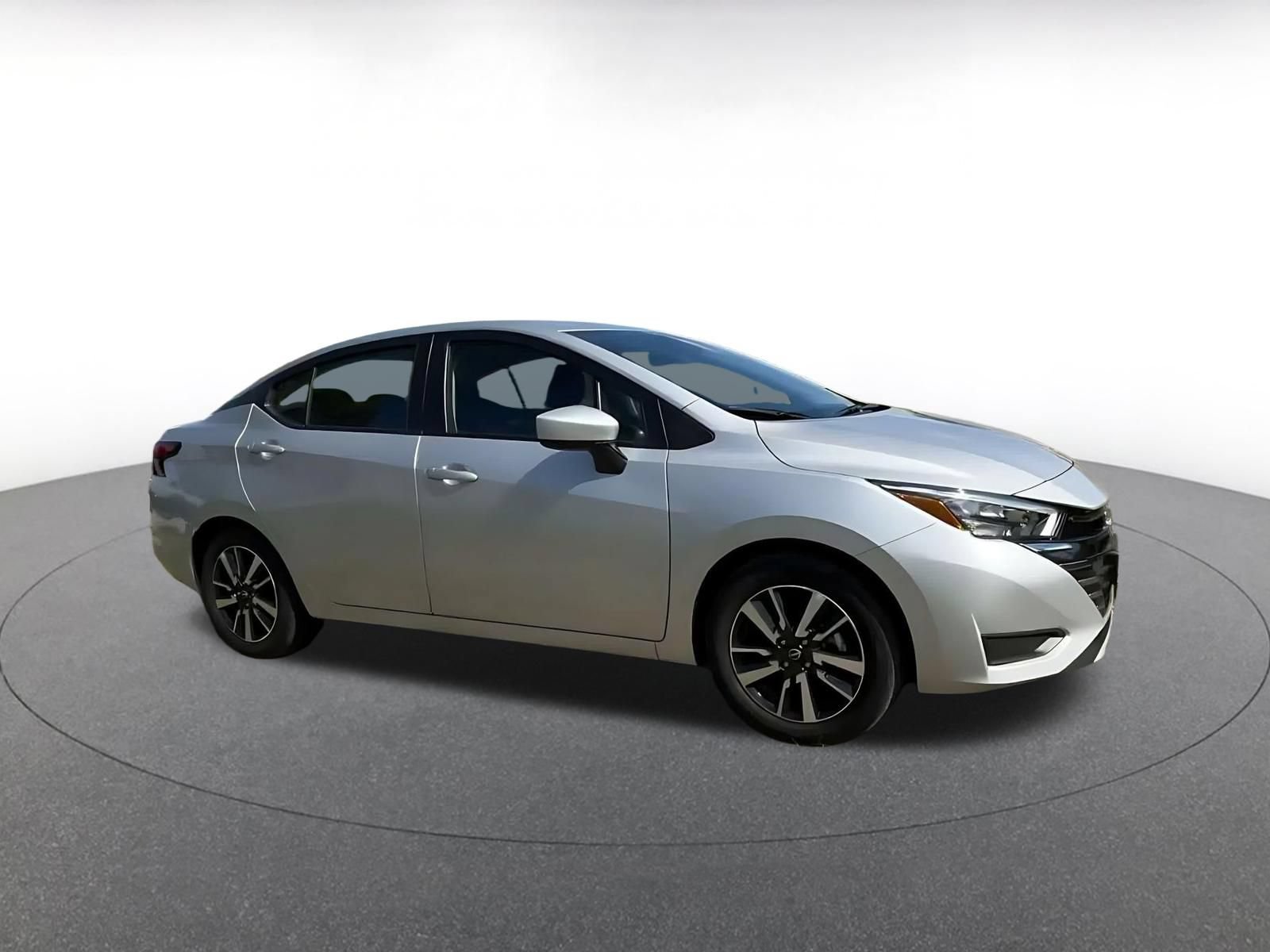 Used 2025 Nissan Versa SV FWD image 2