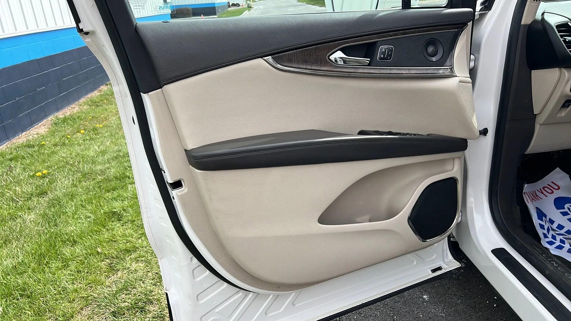 Used 2016 Lincoln MKX Reserve w/ Technology Package AWD/4WD image 9