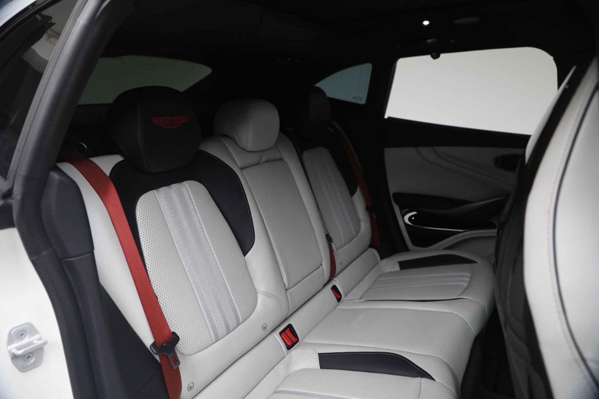 Used 2025 Aston Martin DBX 707 image 26