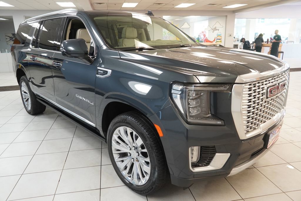 Used 2021 GMC Yukon XL Denali w/ Denali Premium Package AWD/4WD image 17