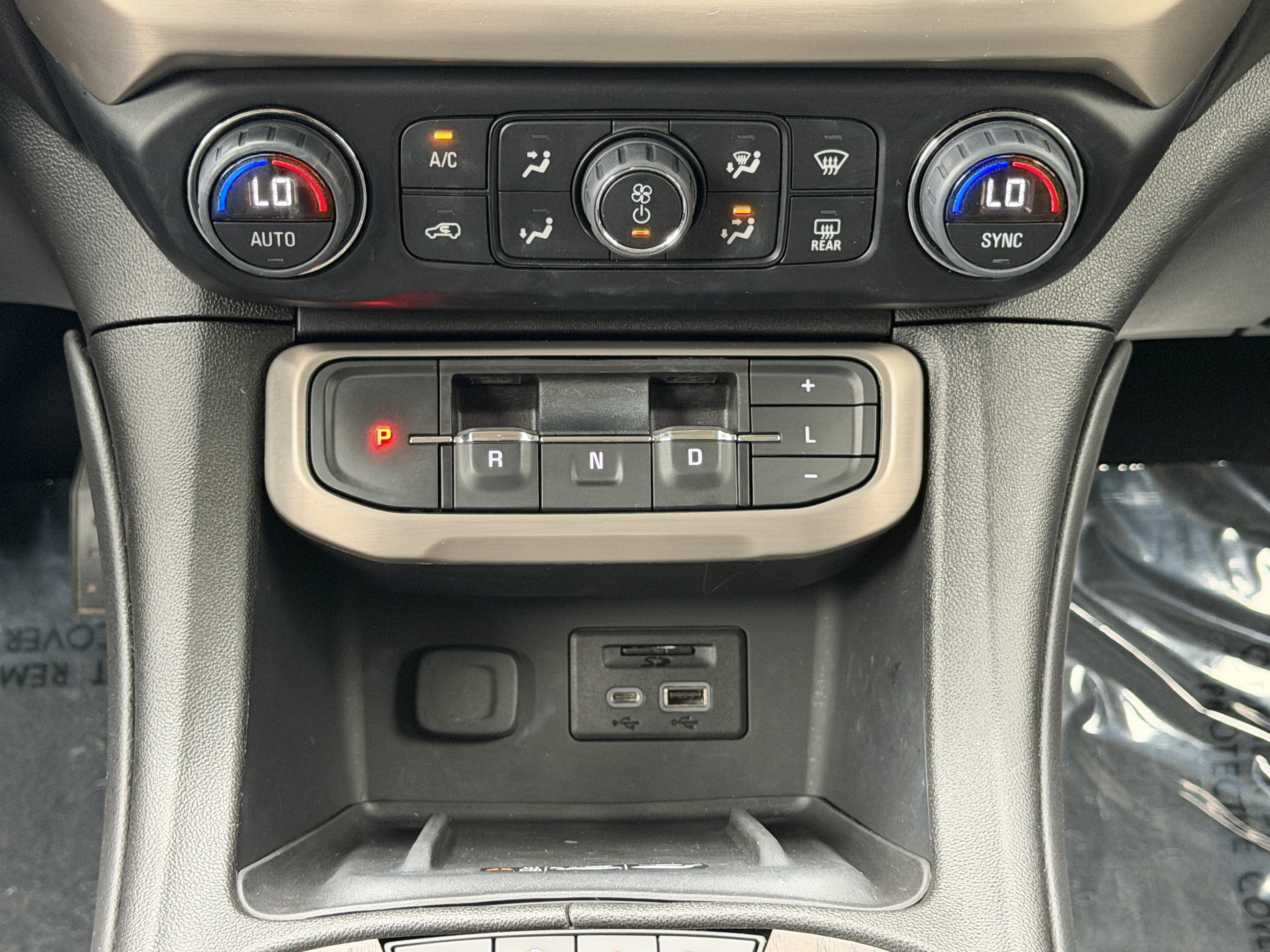 Used 2023 GMC Acadia Denali w/ Black Diamond Edition FWD image 24