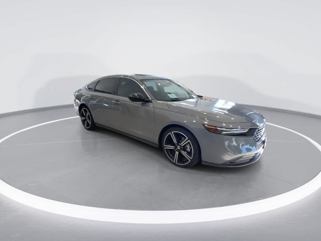 Used 2025 Honda Accord Sport image 2