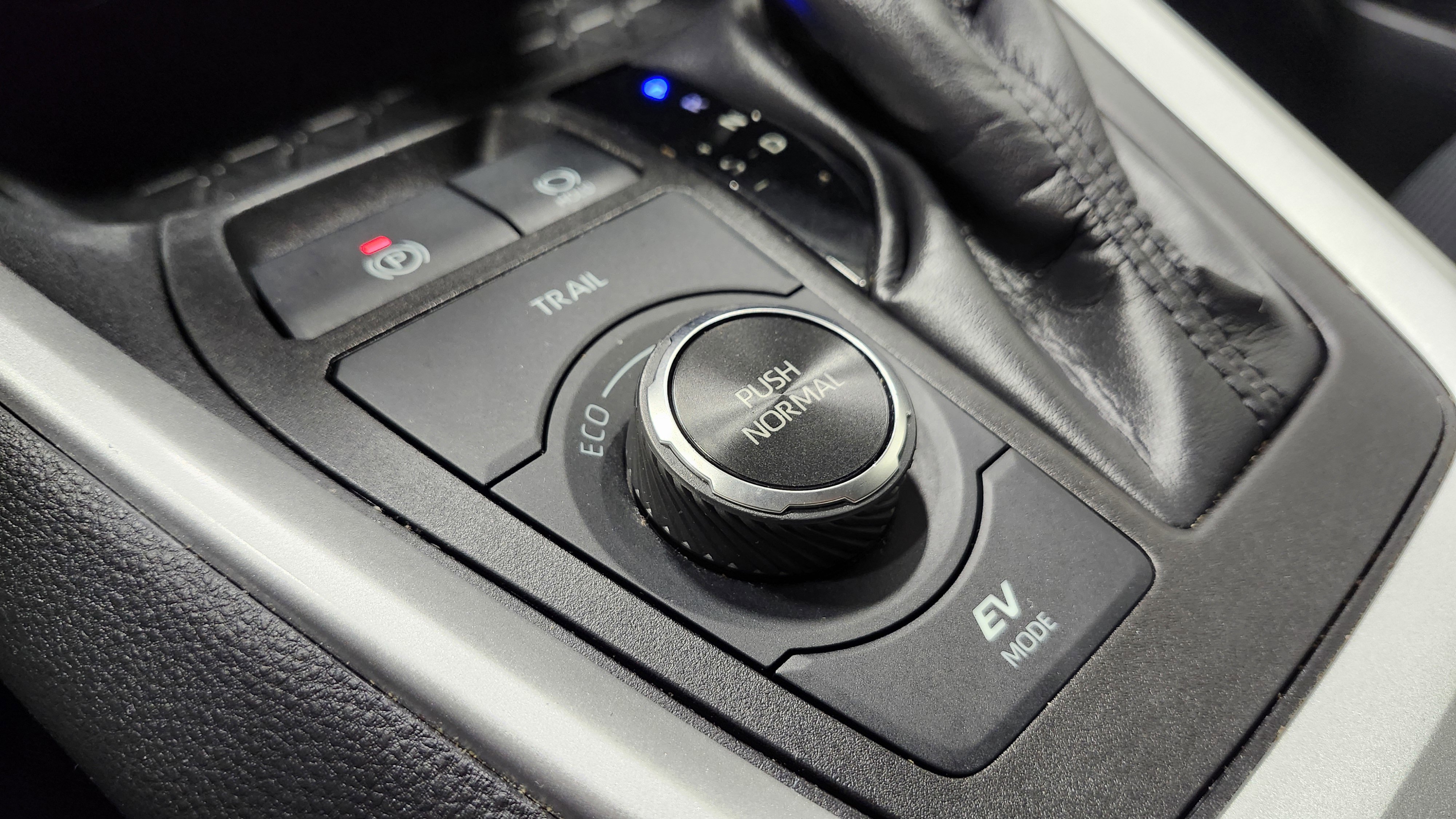 Used 2022 Toyota RAV4 LE image 8