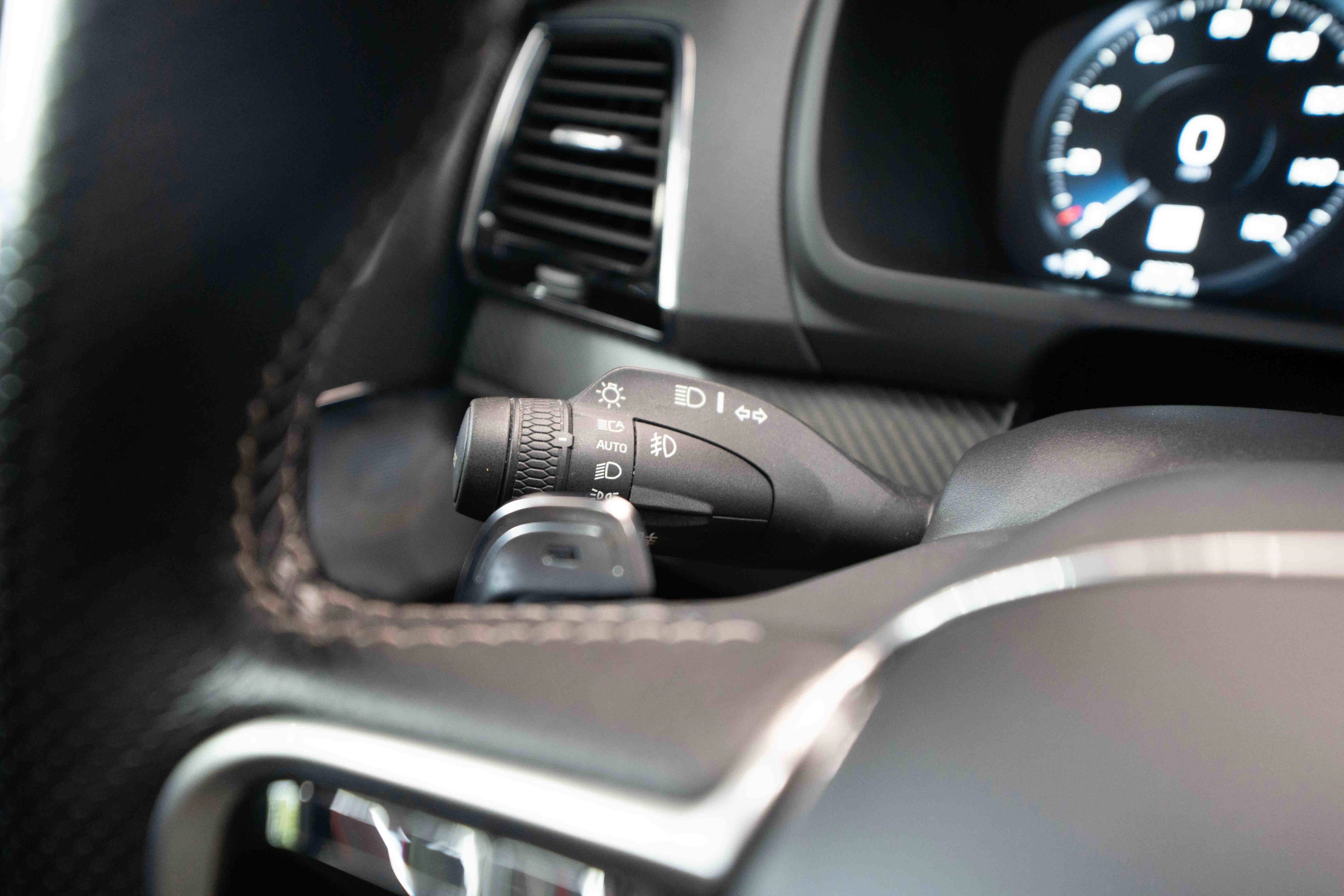 Used 2018 Volvo XC90 T8 R-Design w/ Convenience Package AWD/4WD image 13