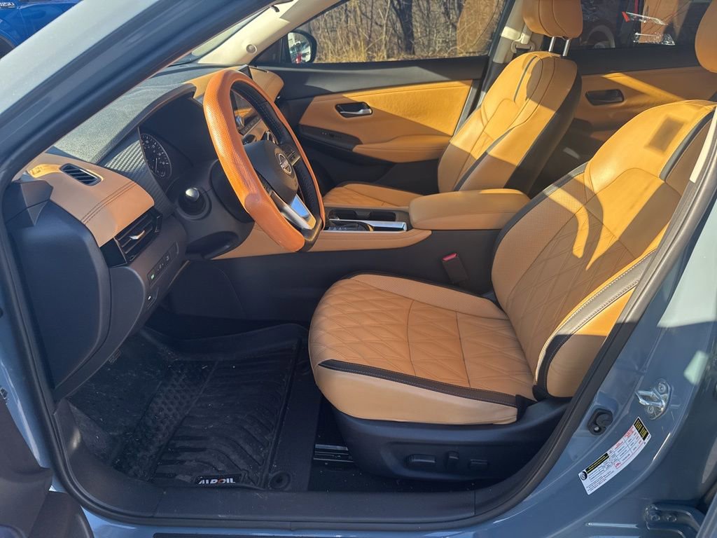 Used 2025 Nissan Sentra SV w/ SV Premium Package image 5