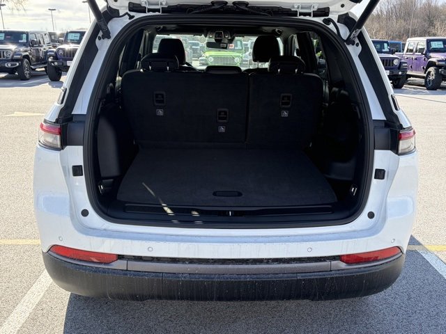 New 2026 Jeep Grand Cherokee Laredo image 7