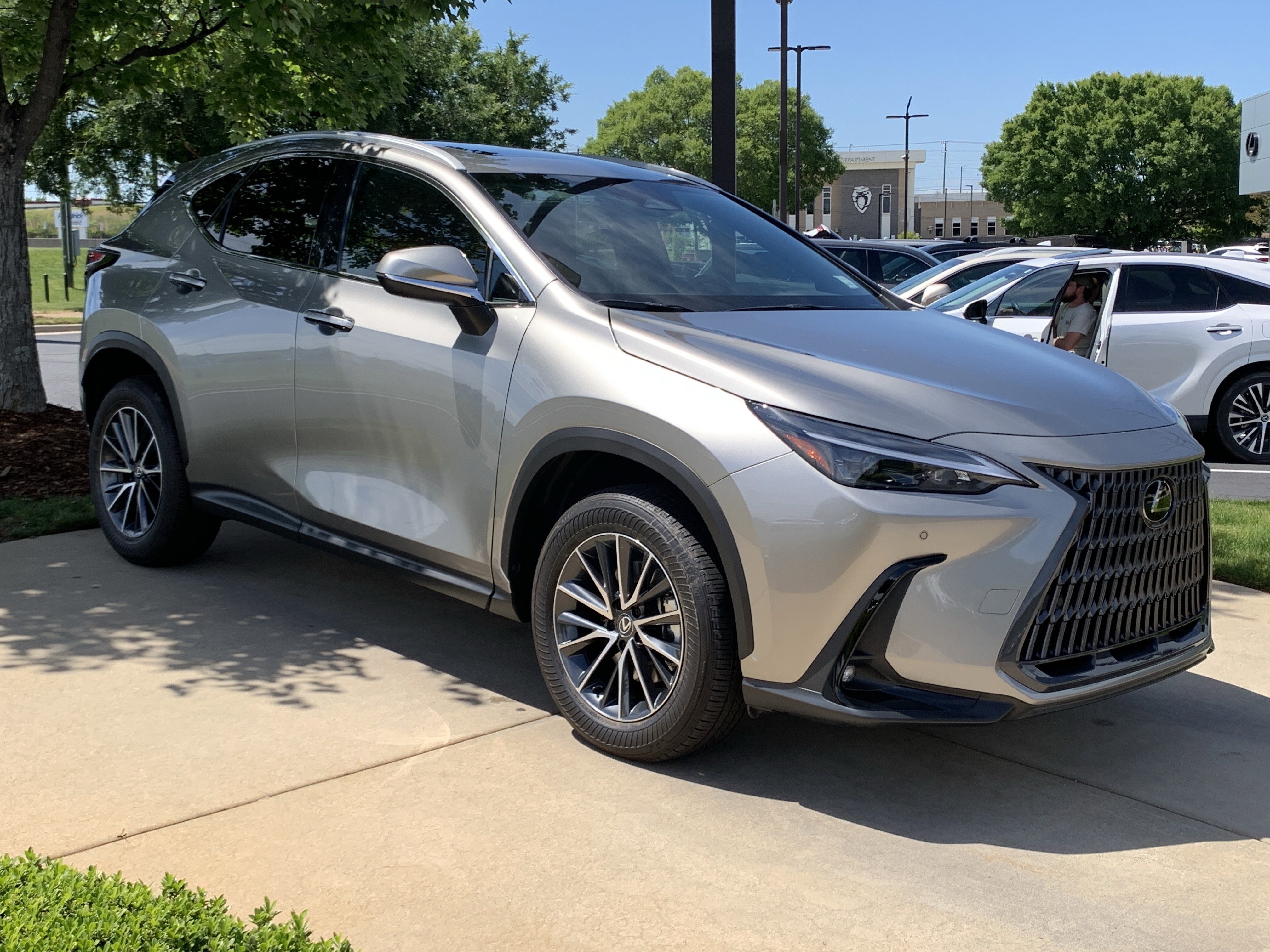Used 2025 Lexus NX 250 FWD w/ Accessory Package (Z1) image 2