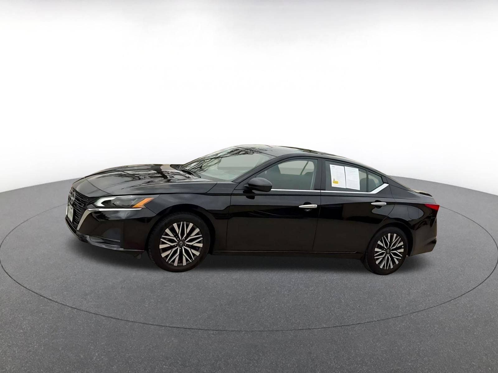 Used 2025 Nissan Altima 2.5 SV FWD image 6