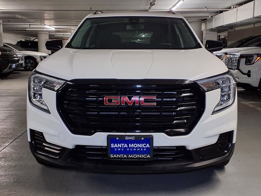 Used 2023 GMC Terrain SLE w/ Elevation Edition image 2