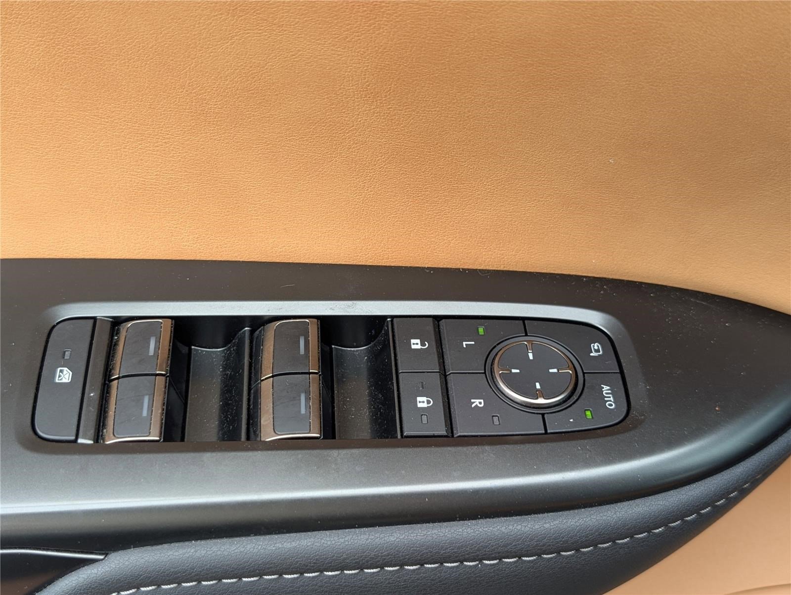 Used 2023 Lexus RZ 450e Premium w/ Technology Package image 20