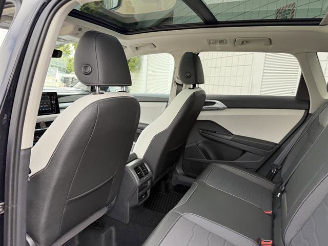 New 2025 Volkswagen Taos SE image 17