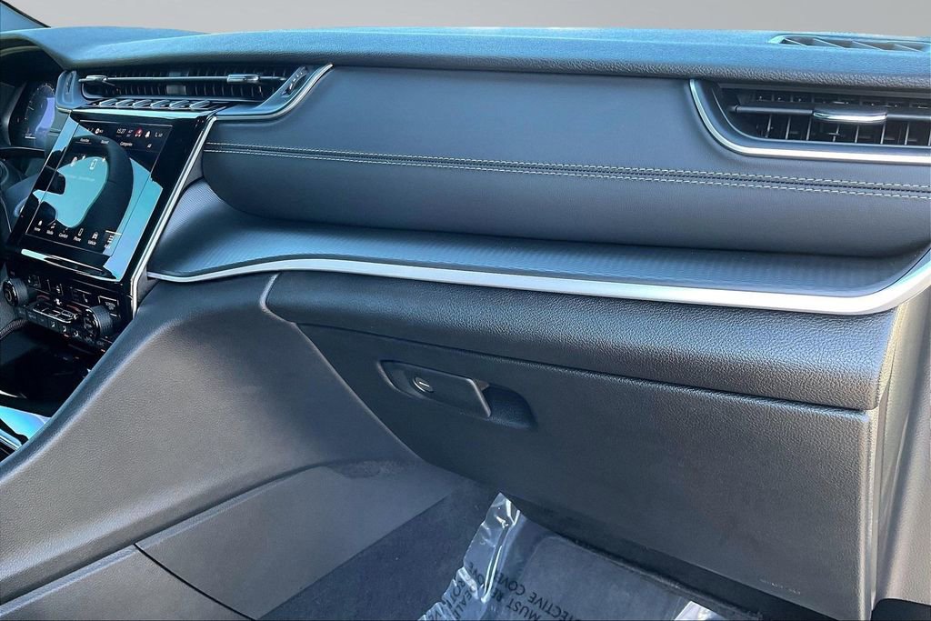 Used 2025 Jeep Grand Cherokee L Altitude image 17