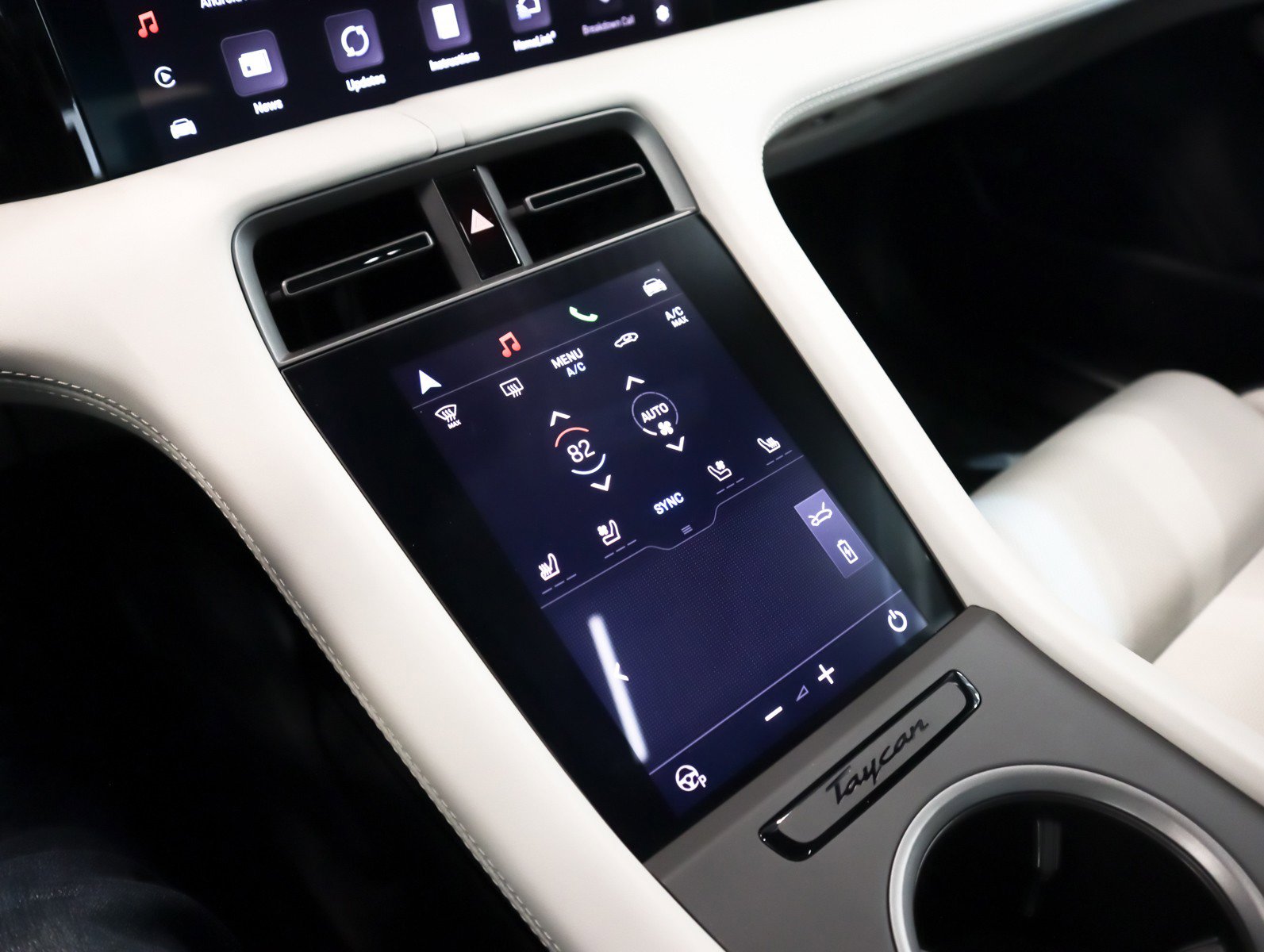 Used 2025 Porsche Taycan image 18