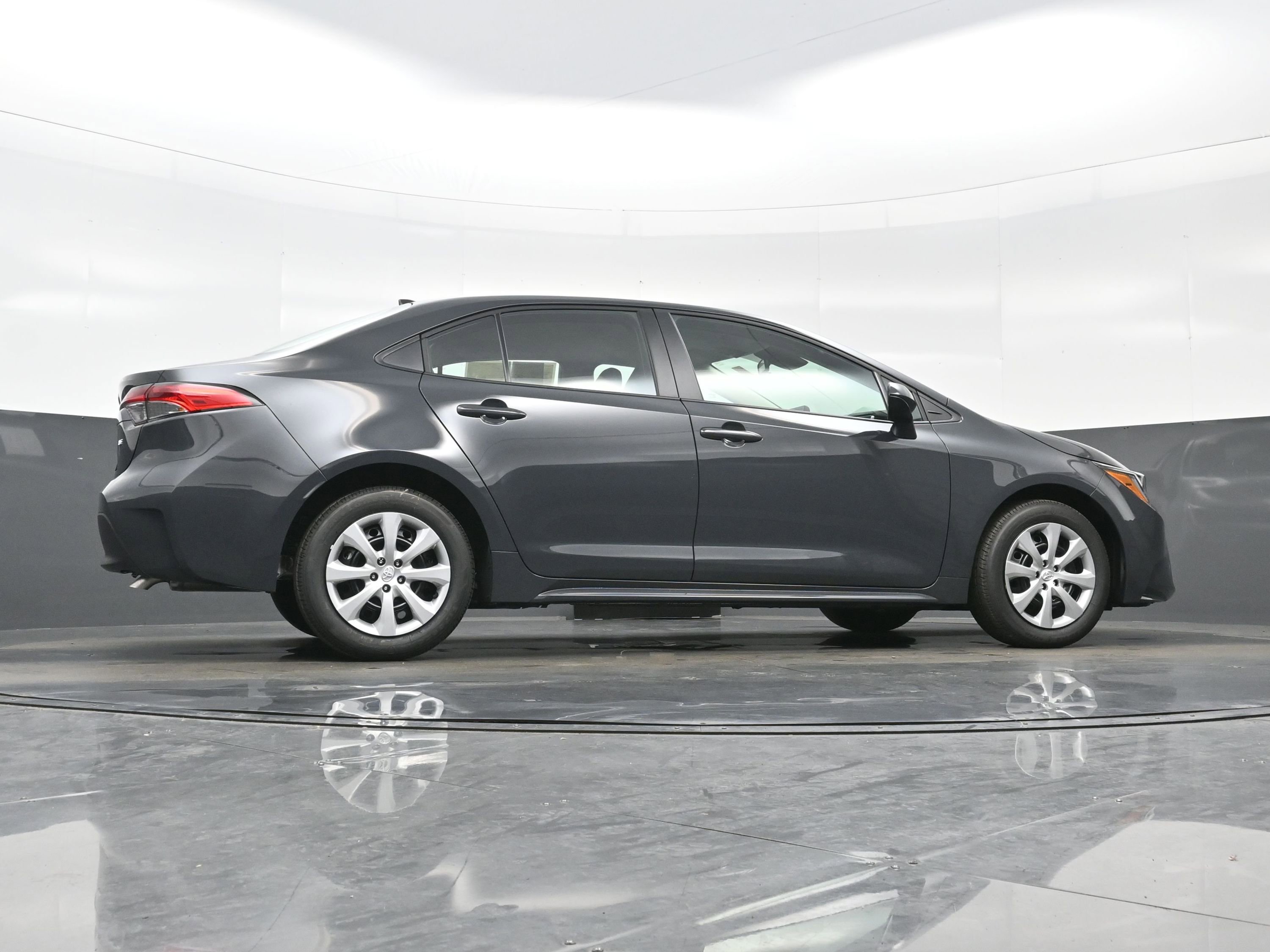 Used 2026 Toyota Corolla LE FWD image 31
