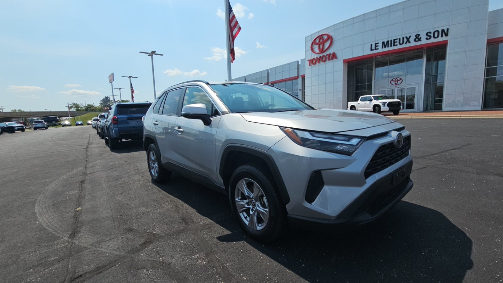 Certified 2025 Toyota RAV4 XLE AWD/4WD image 1
