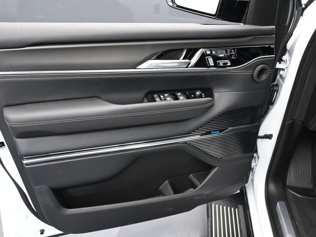 Used 2024 Jeep Grand Wagoneer Series II w/ Quick Order Packagew 28T image 12