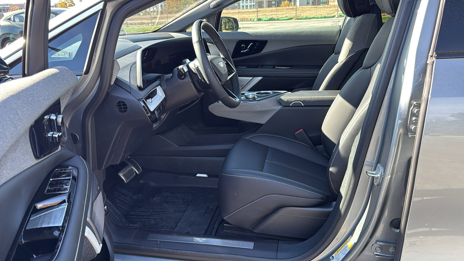 New 2025 Cadillac Optiq Luxury 1 w/ LPO, Floor Liner Package image 8