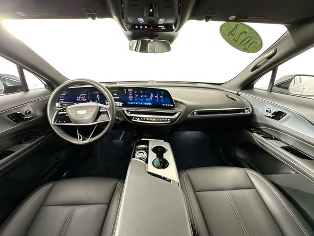 Used 2024 Cadillac Lyriq Tech AWD/4WD image 3