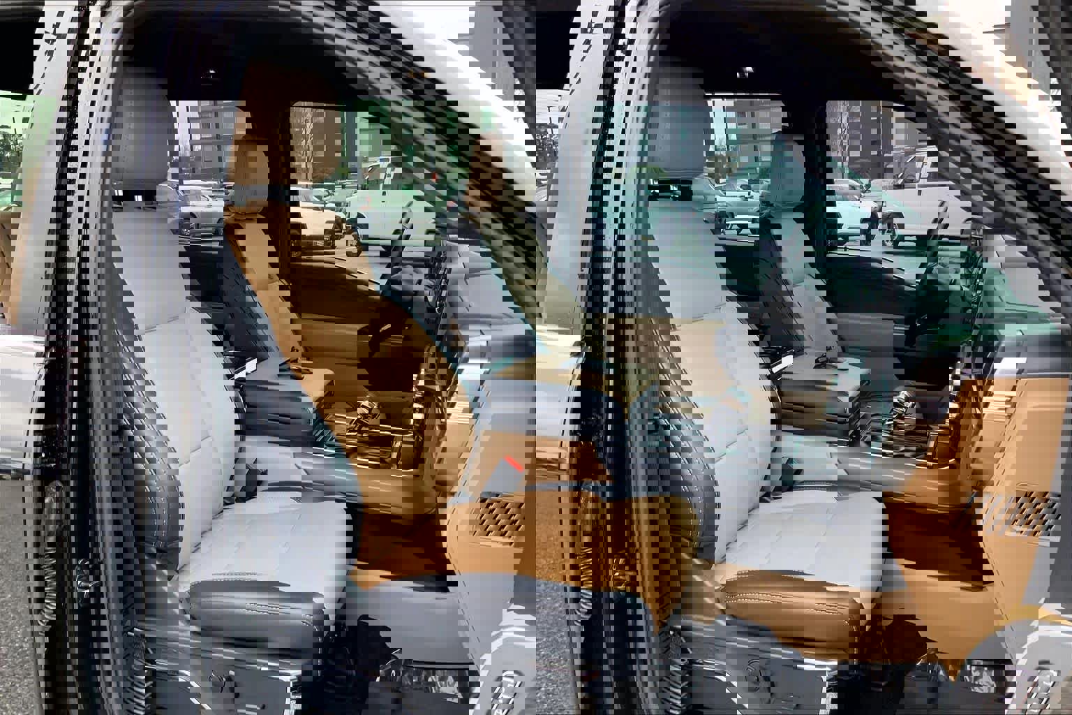 Used 2023 Ford F150 Lariat w/ Trailer Tow Package image 9