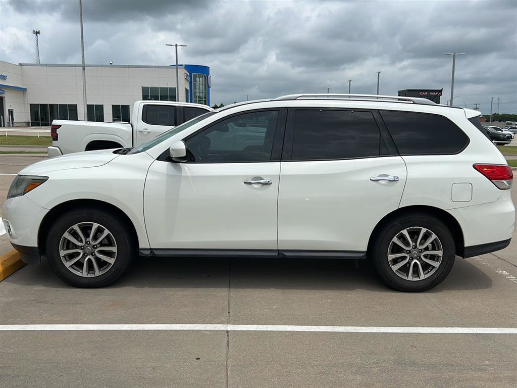 Used 2016 Nissan Pathfinder SV FWD image 12