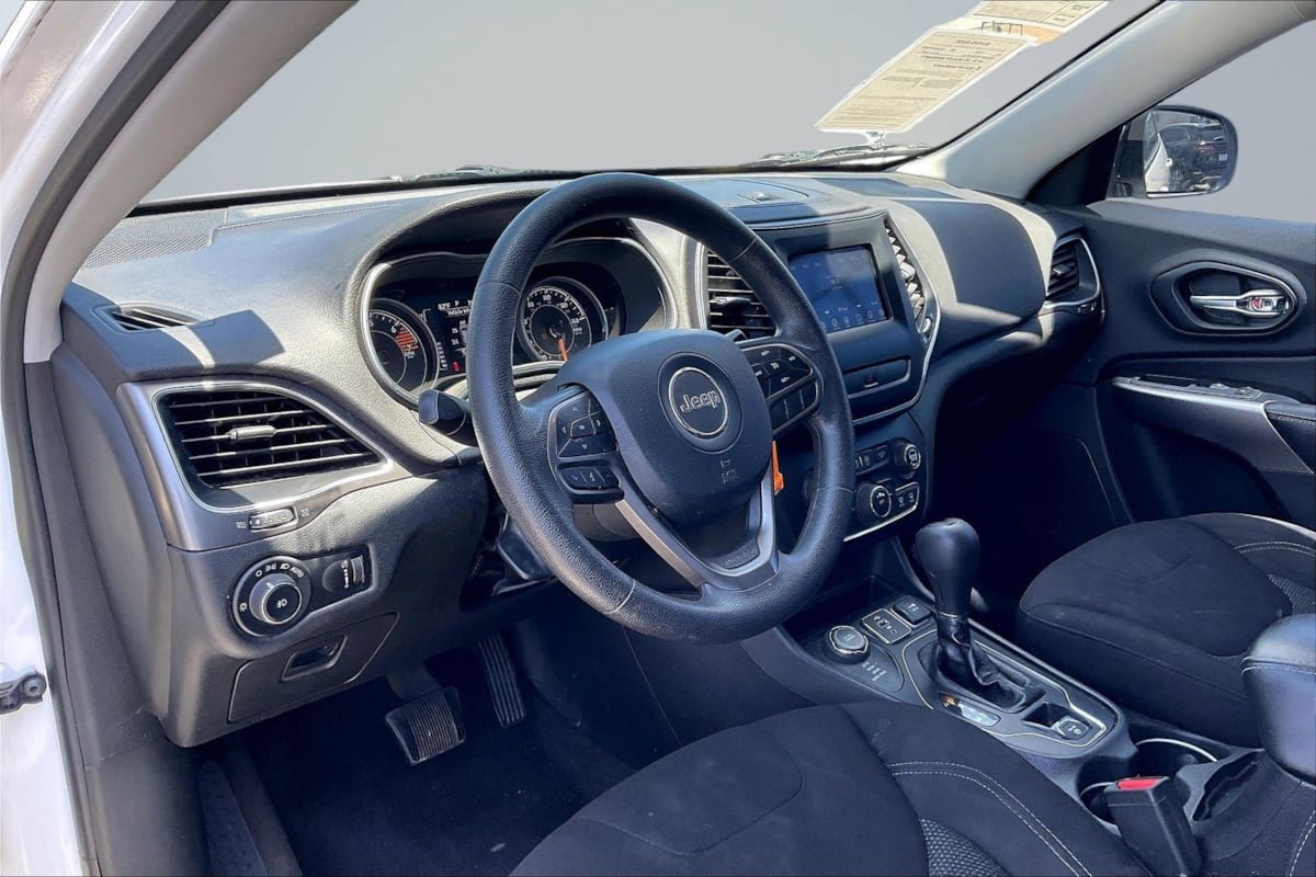 Used 2019 Jeep Cherokee Latitude w/ Popular Appearance Group AWD/4WD image 14