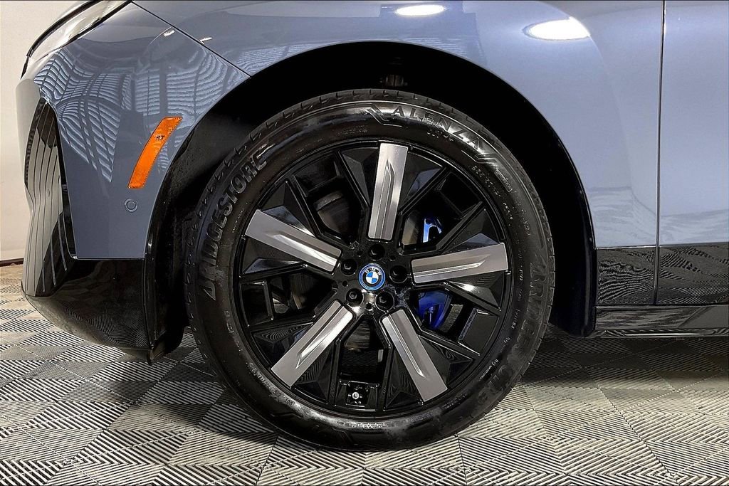 Used 2025 BMW iX xDrive50 w/ Sport Package image 8