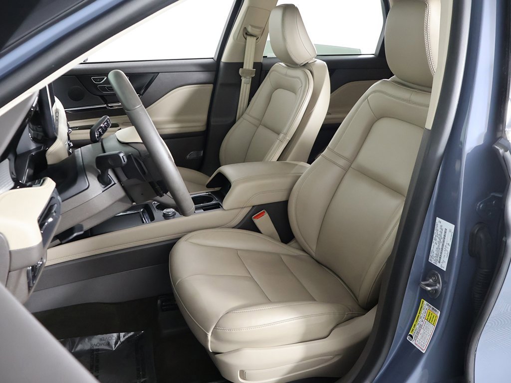 Used 2023 Lincoln Corsair AWD w/ Towing Package image 27