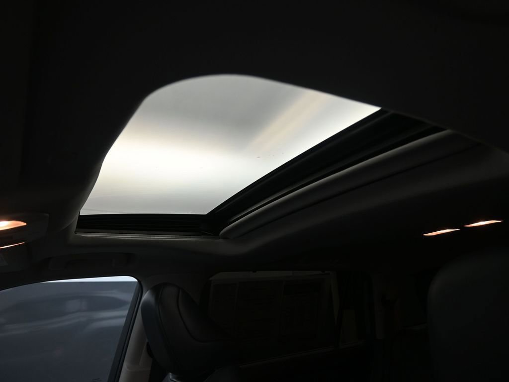 Used 2021 Toyota Highlander XLE image 14