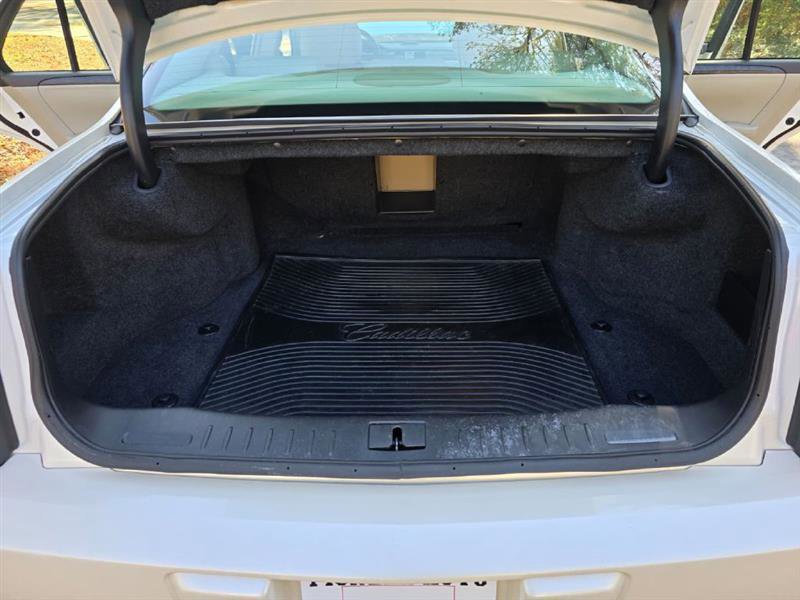 Used 2011 Cadillac DTS Luxury image 24