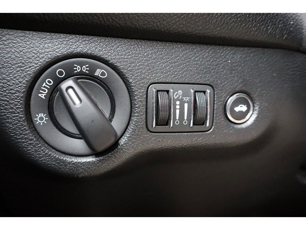 Used 2016 Dodge Challenger SRT Hellcat image 27