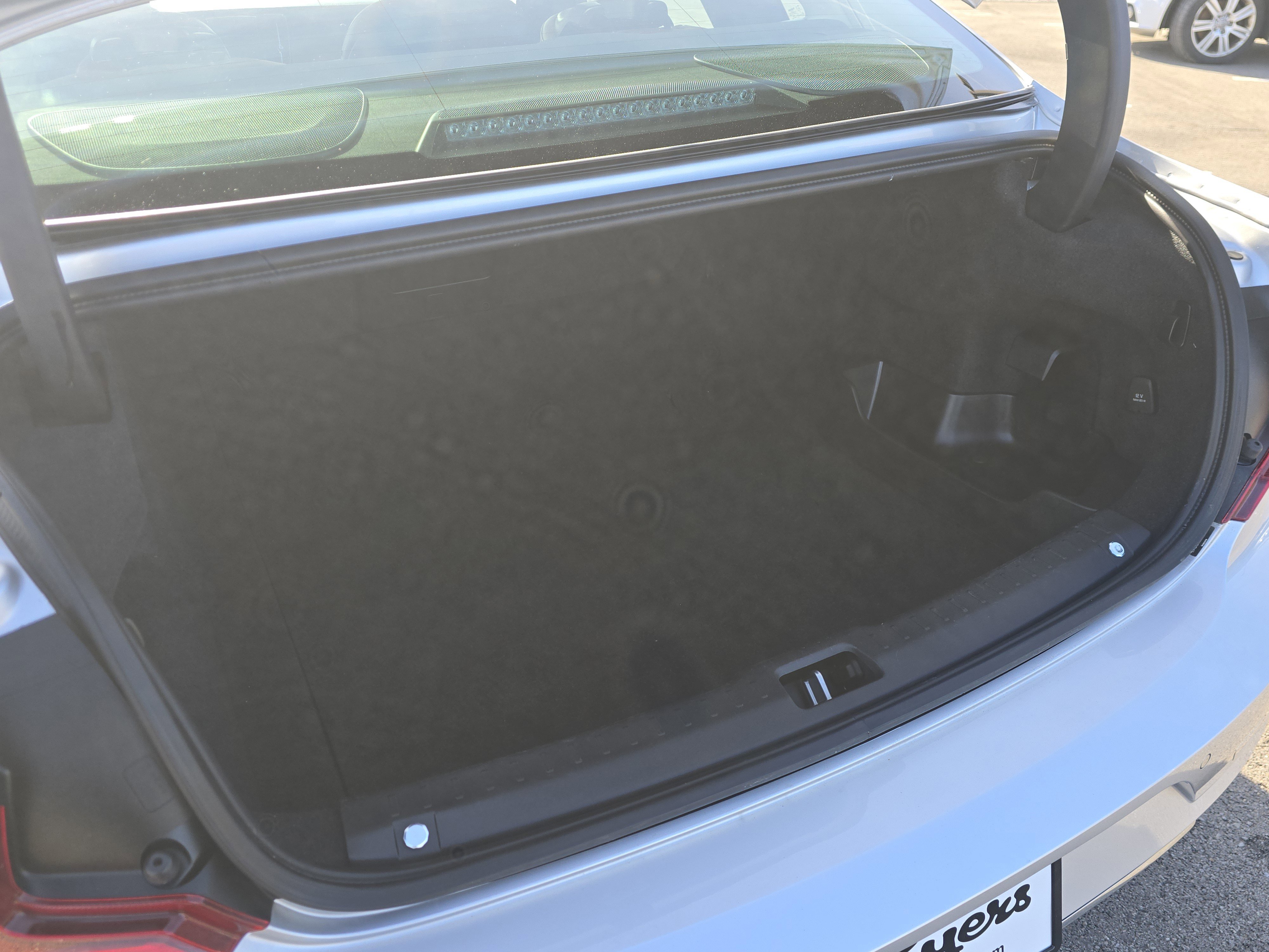 Used 2020 Volvo S90 T8 Inscription image 16