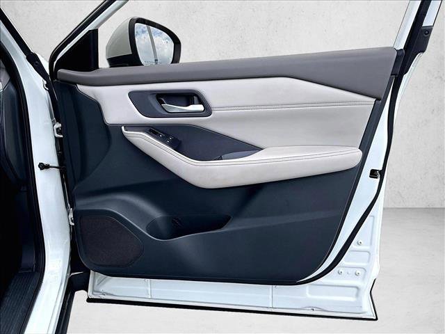 Used 2022 Nissan Rogue SV w/ SV Premium Package image 19