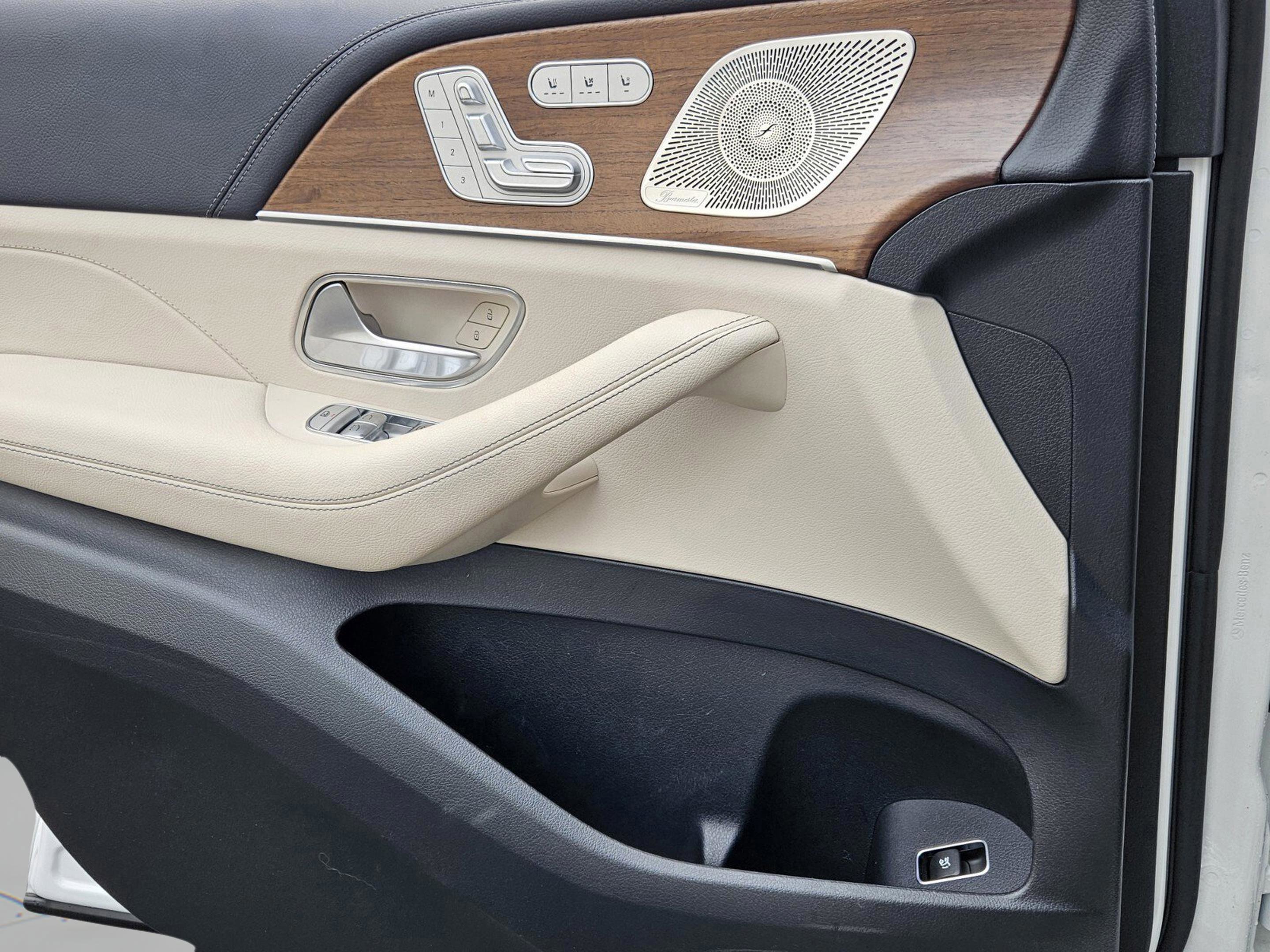 Used 2025 Mercedes-Benz GLS 450 4MATIC image 34