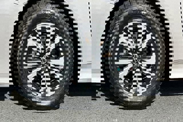 Used 2019 Toyota Prius Prime Premium image 30