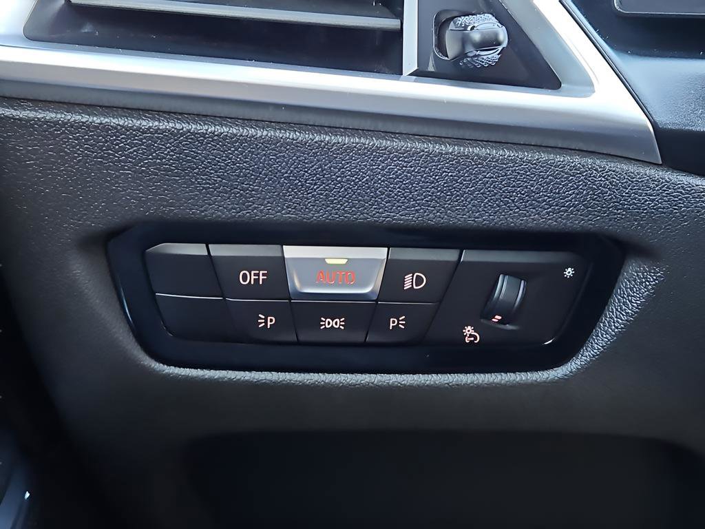 Used 2025 BMW 330i Sedan RWD image 19