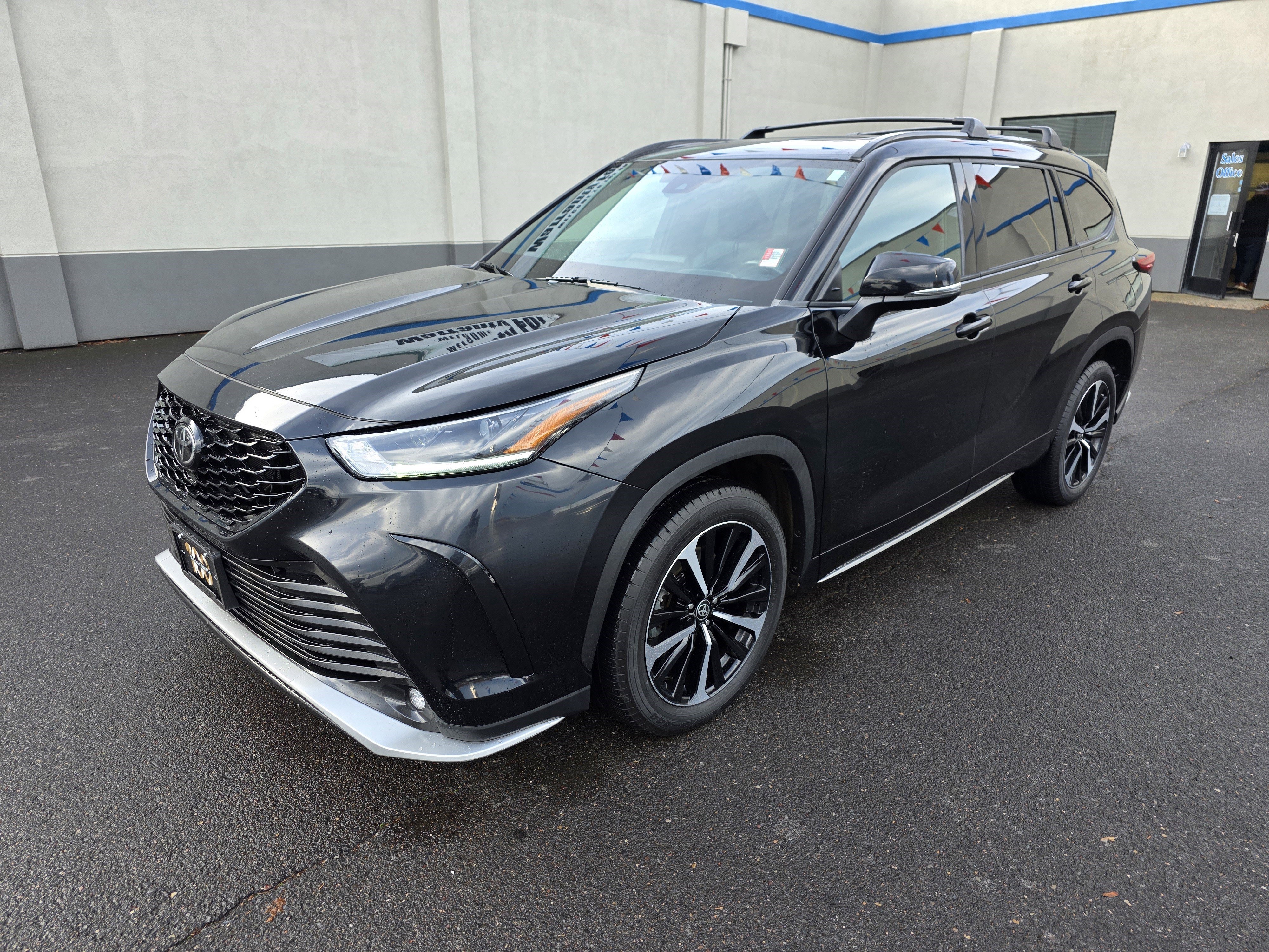 Used 2021 Toyota Highlander XSE image 4